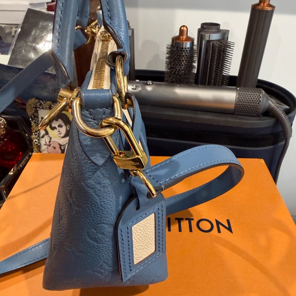 Louis Vuitton - Picture 8 of 16